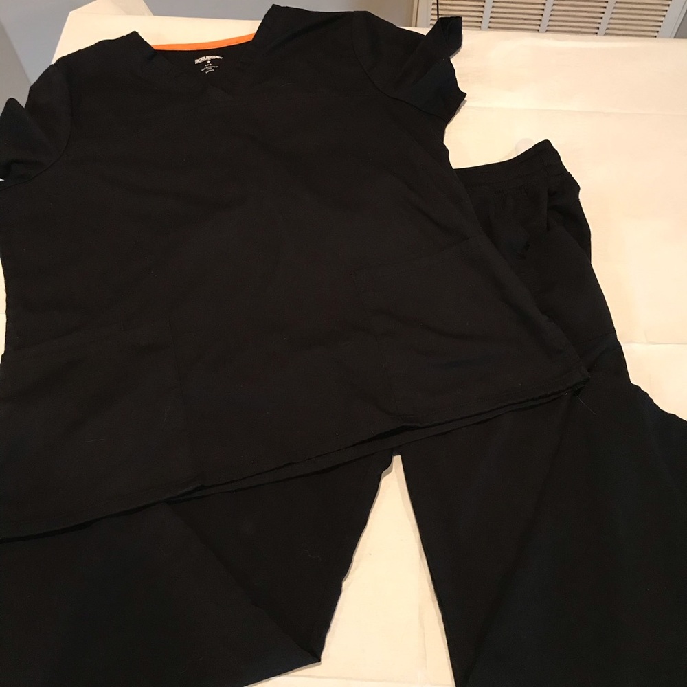 Black scrub set